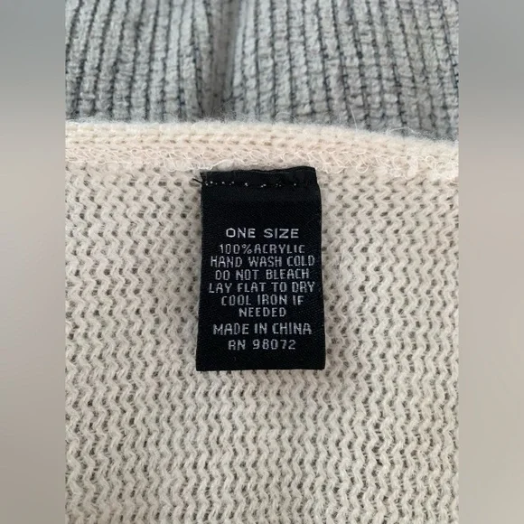 Elegant Cream Women's Poncho - Picture 4 of 4